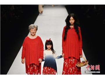上海时装周 奶奶模特走秀T台