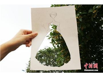 川大锦江学院女生创意“校景时装秀”